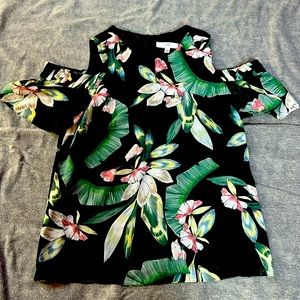 Floral cold shoulder short sleeved top